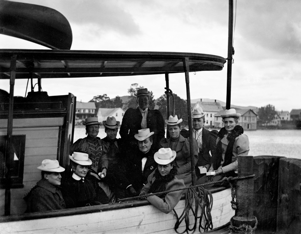 JE77 Steamer Passengers